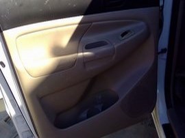 2008 TOYOTA TACOMA WHITE SR5 CREW CAB 4.0 AT 2WD.  Z24863